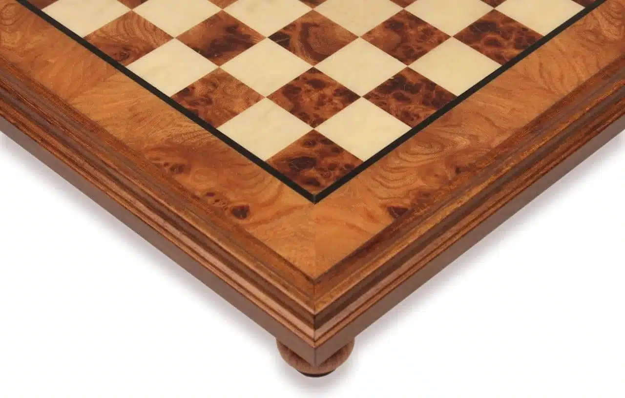 Tablero de ajedrez sobre soporte de madera de brezo y olmo - Imagen 2