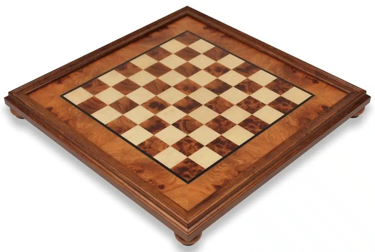 Tablero de ajedrez sobre soporte de madera de brezo y olmo - Imagen 3