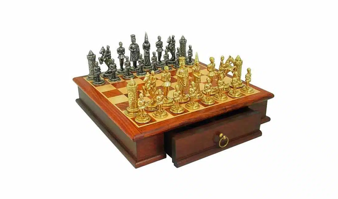 Conjunto Camelot Rey Arturo I Tablero de Ajedrez de Madera de Rosa & Juego de Ajedrez de Metal Macizo