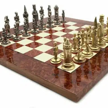 Conjunto Camelot Rey Arturo VI Tablero de Ajedrez de Madera de Olmo y Brezo y Juego de Ajedrez de Metal