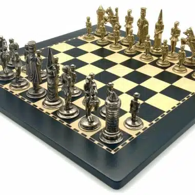 Juego de Ajedrez de Madera y Figuras de Metal del Rey Arturo XI de Camelot