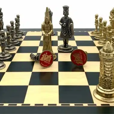 Alternative view of Juego de Ajedrez de Madera y Figuras de Metal del Rey Arturo XI de Camelot