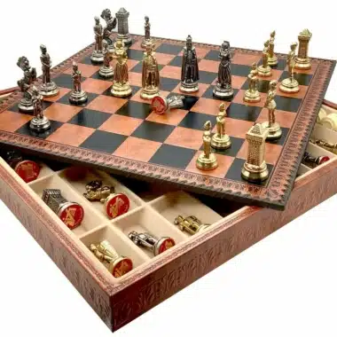 Alternative view of Juego de ajedrez María Estuardo VII con almacén y juego de ajedrez de metal