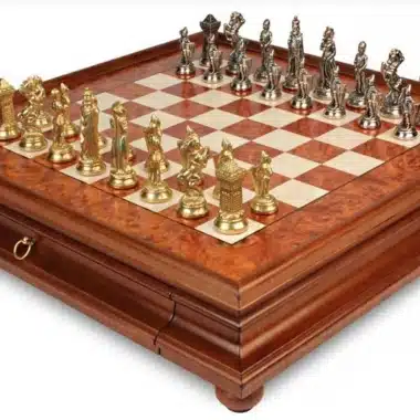 Conjunto Mary Stuart IX Tablero de Ajedrez en Madera de Brezo y Olmo y Juego de Ajedrez en Metal