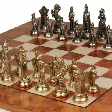Alternative view of Mary Stuart VI Tablero de ajedrez de madera de olmo y brezo y juego de ajedrez de metal