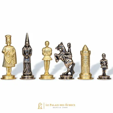 Piezas de ajedrez Camelot doradas y plateadas, peón y caballo detallados