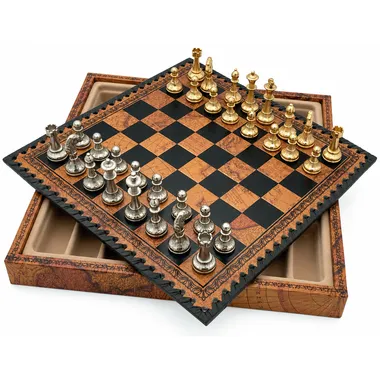 Juego de ajedrez completo con tablero en caja y piezas chapadas en oro y plata