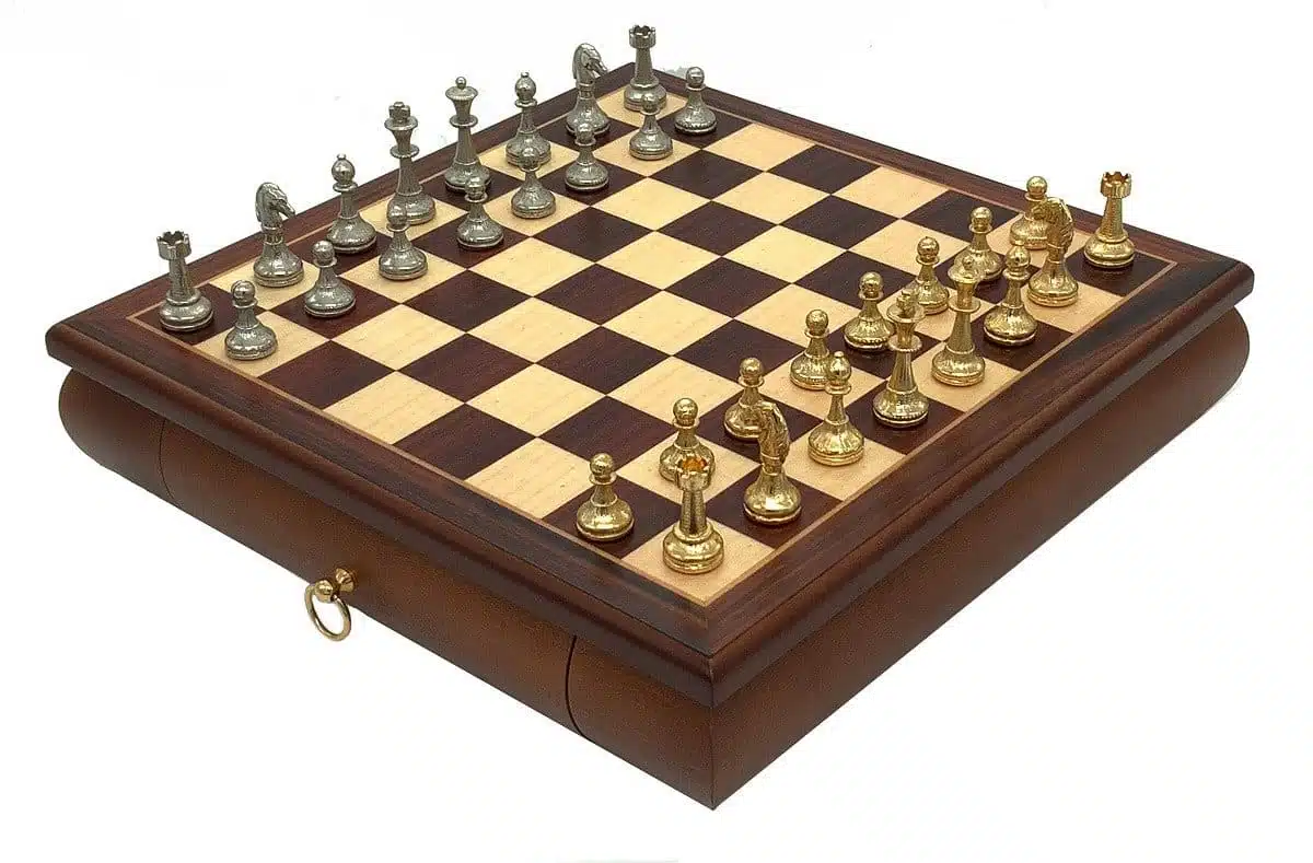Conjunto Bonito Flower VII Tablero de Ajedrez de Madera de Arce y Caoba con Almacenamiento y Juego de Ajedrez de Metal Chapado en Oro y Plata