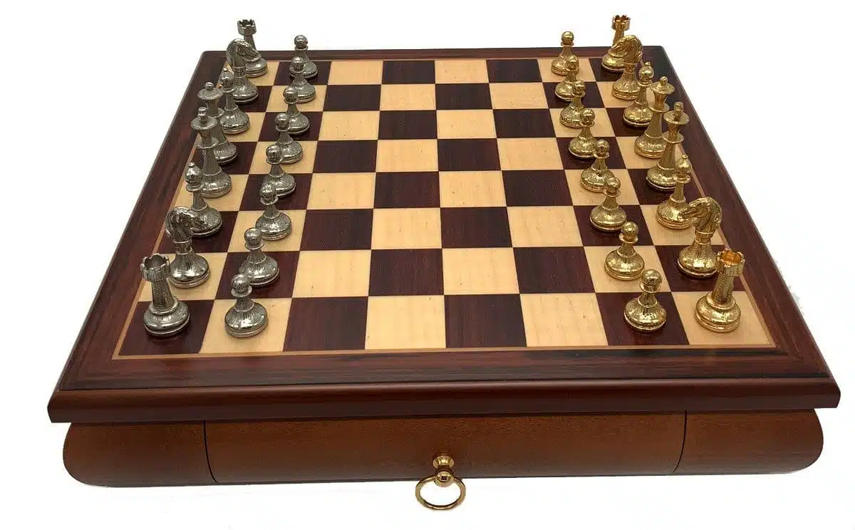 Conjunto Bonito Flower VII Tablero de Ajedrez de Madera de Arce y Caoba con Almacenamiento y Juego de Ajedrez de Metal Chapado en Oro y Plata - Imagen 3