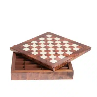 Tablero de ajedrez de madera de olmo y brezo abierto, caja de almacenamiento visible