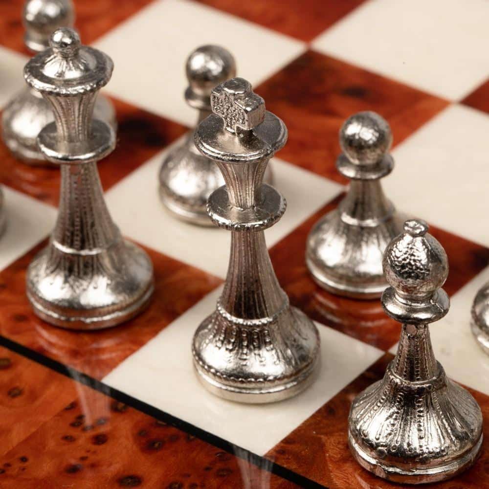 Conjunto Bonito Flower II Tablero de Ajedrez de Madera de Olmo y Brezo & Juego de Ajedrez en Metal Chapado en Oro y Plata - Imagen 4