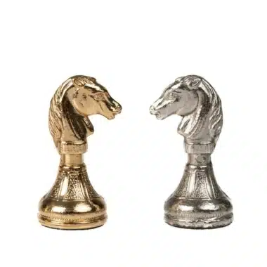 Caballos Mignon Flower II dorado y plateado, cabezas de caballo en primer plano