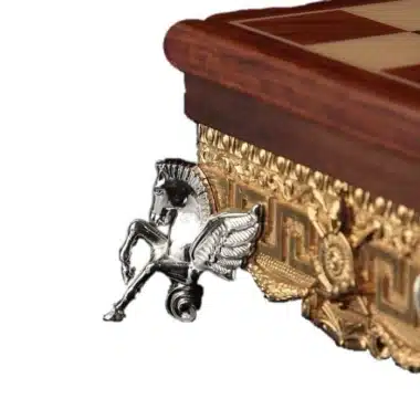Alternative view of Tablero de Ajedrez sobre Pie de Metal Chapado en Oro y Madera Maciza con Compartimento de Almacenamiento