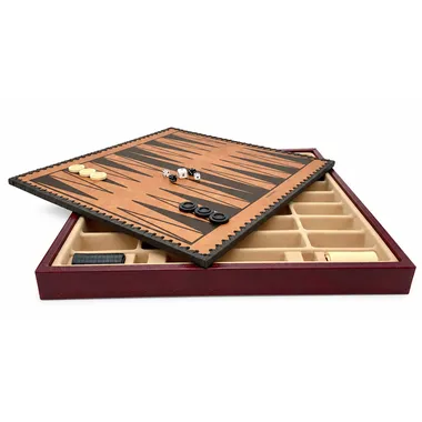 Tablero volteado mostrando el backgammon burdeos y negro con dados y fichas