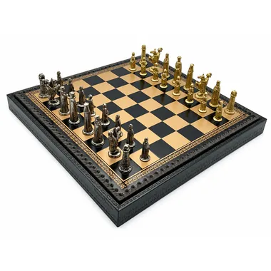 Set Medieval V: tablero de ajedrez de cuero sintético y piezas de metal macizo