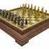 Tablero de ajedrez de madera medieval VI y juego de piezas de ajedrez de metal