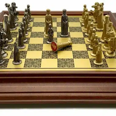 Tablero de ajedrez de madera medieval VI y juego de piezas de ajedrez de metal - Imagen 2