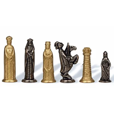 Piezas de ajedrez medievales en metal dorado y bronceado, estilo rey, dama, caballo