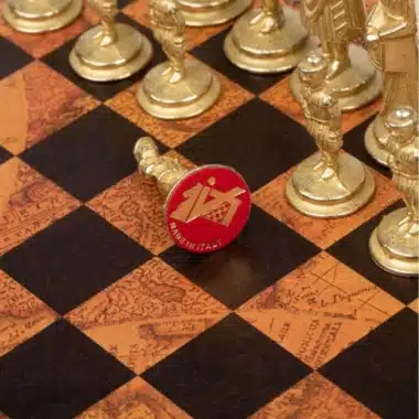 Juego de ajedrez de cuero Camelot King Arthur VII y juego de ajedrez de metal sólido - Imagen 8