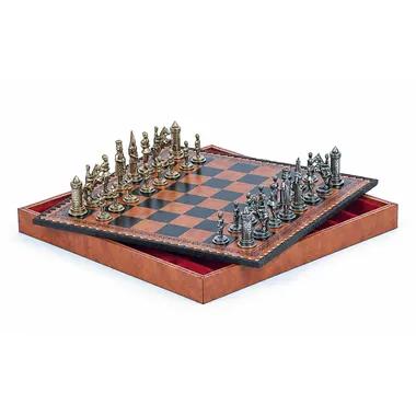 Tablero de ajedrez Camelot abierto mostrando la caja de almacenamiento en piel roja