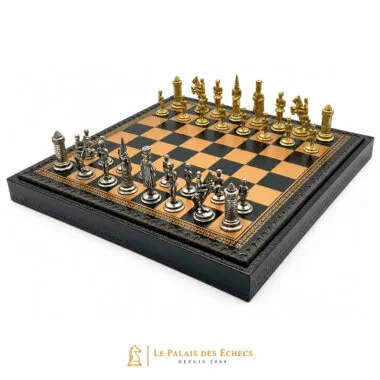 Set Camelot Rey Arturo XIV con piezas de metal sobre tablero bicolor