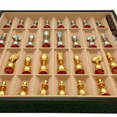 Alternative view of Juego de ajedrez en polipiel negra estilo V árabe con juego de ajedrez de metal bañado en oro y plata
