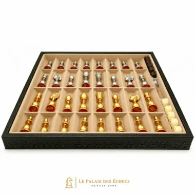 Caja de almacenamiento abierta mostrando las piezas doradas y plateadas guardadas