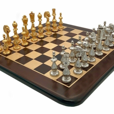 Conjunto Estilo Árabe VI Tablero de Ajedrez de Madera de Rosa y Arce y Juego de Ajedrez de Metal Chapado en Oro y Plata