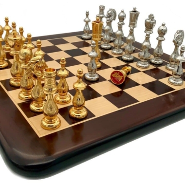 Alternative view of Conjunto Estilo Árabe VI Tablero de Ajedrez de Madera de Rosa y Arce y Juego de Ajedrez de Metal Chapado en Oro y Plata