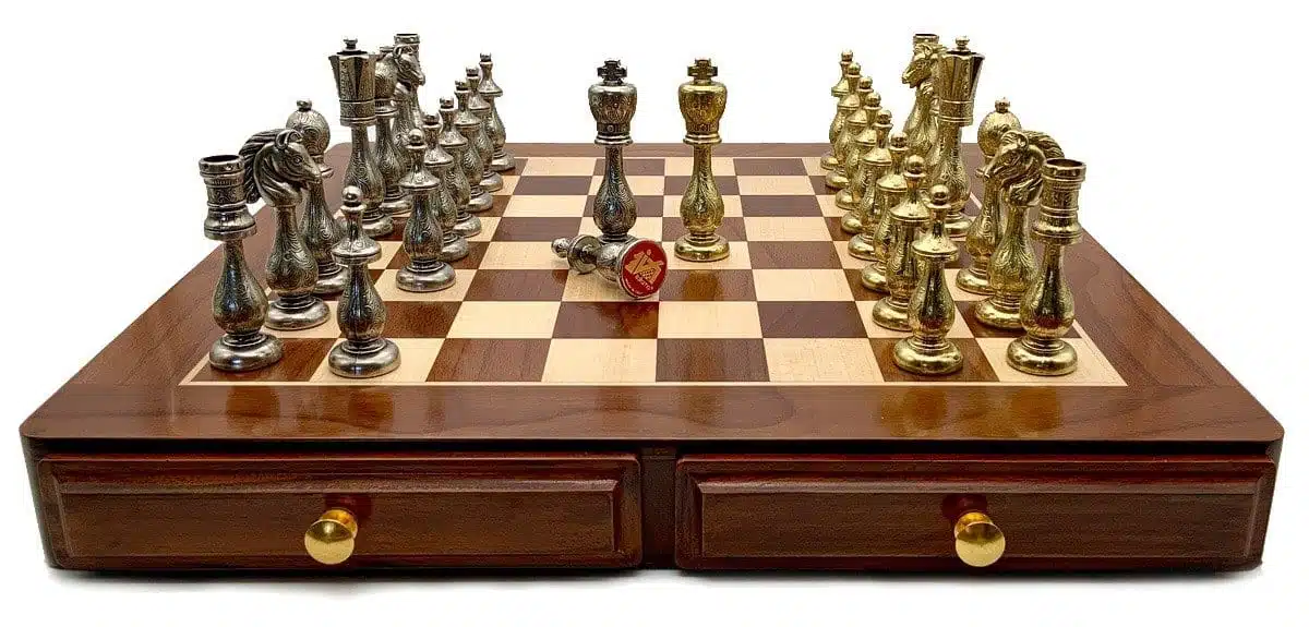 Conjunto Oriental III Tablero de Ajedrez de Madera de Arce y Rosa Dorado & Juego de Ajedrez de Metal - Imagen 3
