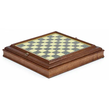 Tablero de ajedrez de madera y efecto latón, vista del cofre cerrado