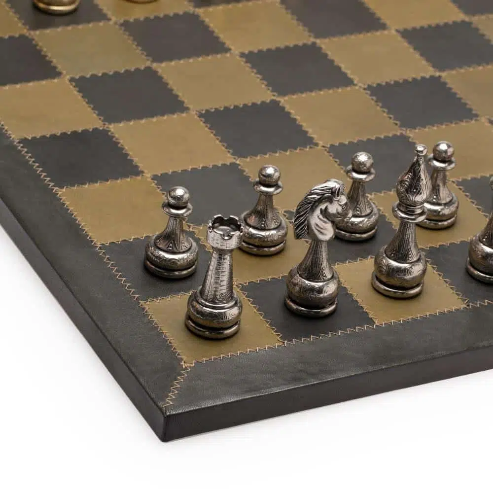 Tablero de ajedrez de cuero genuino floreado IIII y juego de ajedrez de metal - Imagen 12