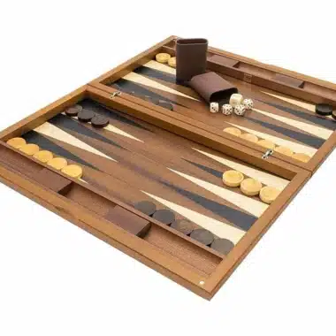 Backgammon York de Luxe abierto con fichas, cubiletes y dados de madera