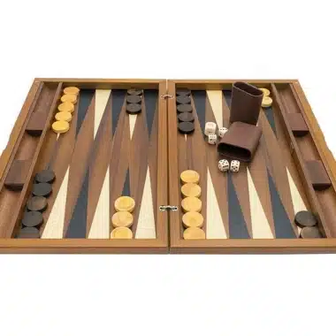 Backgammon York de Luxe visto de frente con fichas marrones y claras alineadas