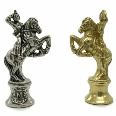 Caballos Napoléon en metal plateado y dorado, detalle de las figuras