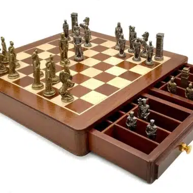 Alternative view of Romanos vs Bárbaros V Tablero de Ajedrez con Dos Cajones de Almacenamiento y Juego de Ajedrez de Metal