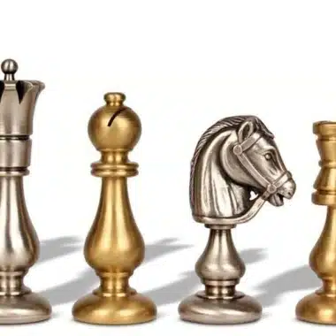 Juego de ajedrez "oriental" de latón macizo
