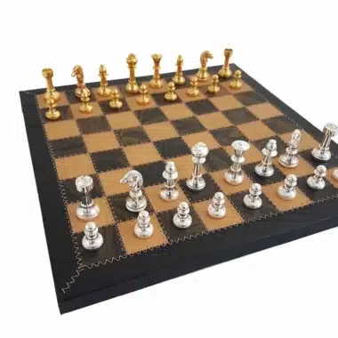 Juego de ajedrez de cuero y latón Juego de ajedrez de latón bañado en oro y plata