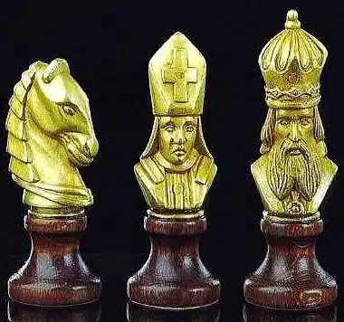Juego de ajedrez de madera y metal
