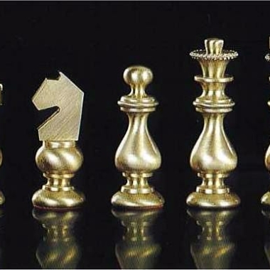 Juego de ajedrez de latón 