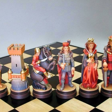 Jeu d'Echecs "Bergame Bouclier Face Peint à l'Huile" en Bois des Alpes Massif Sculpté Traditionnellement