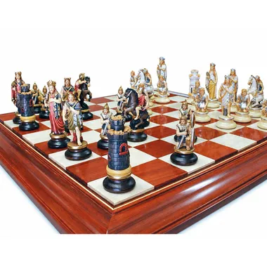 Alternative view of Juego de Ajedrez Etrusco Pintado al Óleo en Madera de los Alpes Maciza Esculpido Tradicionalmente - Contáctenos para Verificar Disponibilidad