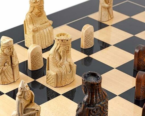 Juego "Isla de Lewis" Tablero de ajedrez de madera maciza lacada y juego de ajedrez de resina