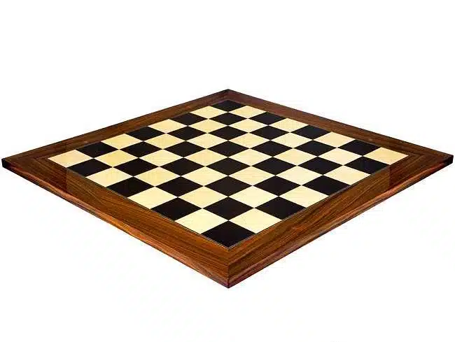 Tablero de ajedrez de madera de arce con borde de raíz de palisandro
