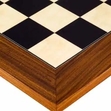 Tablero de ajedrez de madera de arce con borde de raíz de palisandro