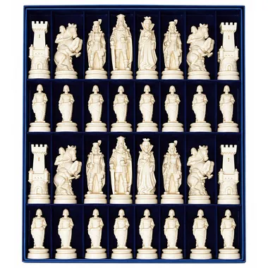 Juego de Ajedrez Bergamo Escudo Cara Madera Natural en Madera de los Alpes Maciza Esculpido Tradicionalmente - Contáctenos para Verificar Disponibilidad