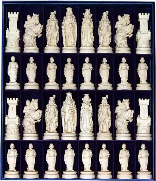 Jeu d'Echecs "Bergame Bouclier Face Bois Naturel" en Bois des Alpes Massif Sculpté Traditionnellement