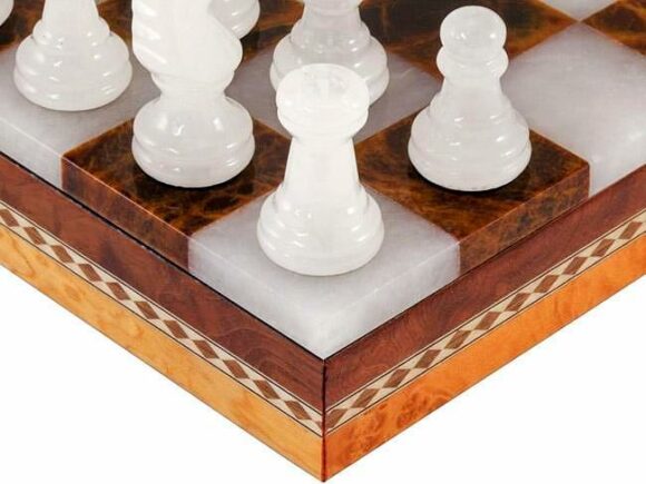 Juego de ajedrez "marrón y blanco" en alabastro de Volterra