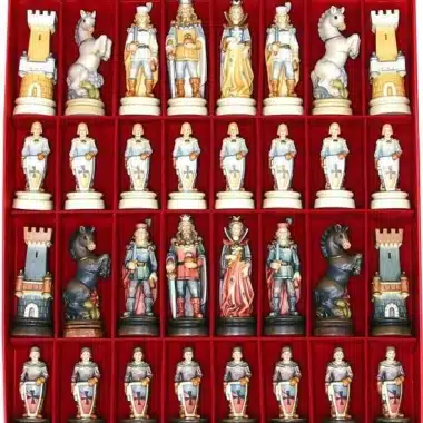 Jeu d'Echecs "Bergame Chevalier Peint à l'Huile" en Bois des Alpes Massif Sculpté Traditionnellement