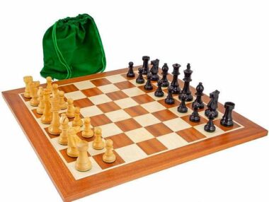 Juego "Conquest" Tablero de ajedrez de arce y caoba, juego de ajedrez de madera de boj y bolsa de almacenamiento
